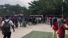  Aliansi Mahasiswa Kalimantan Barat Untuk Keutuhan Bangsa (AMKB2) menggelar aksi kawal surat rakyat di depan Kantor Tim Kampanye Daerah (TKD) Kalimantan Barat. (Dok. AMKB2)